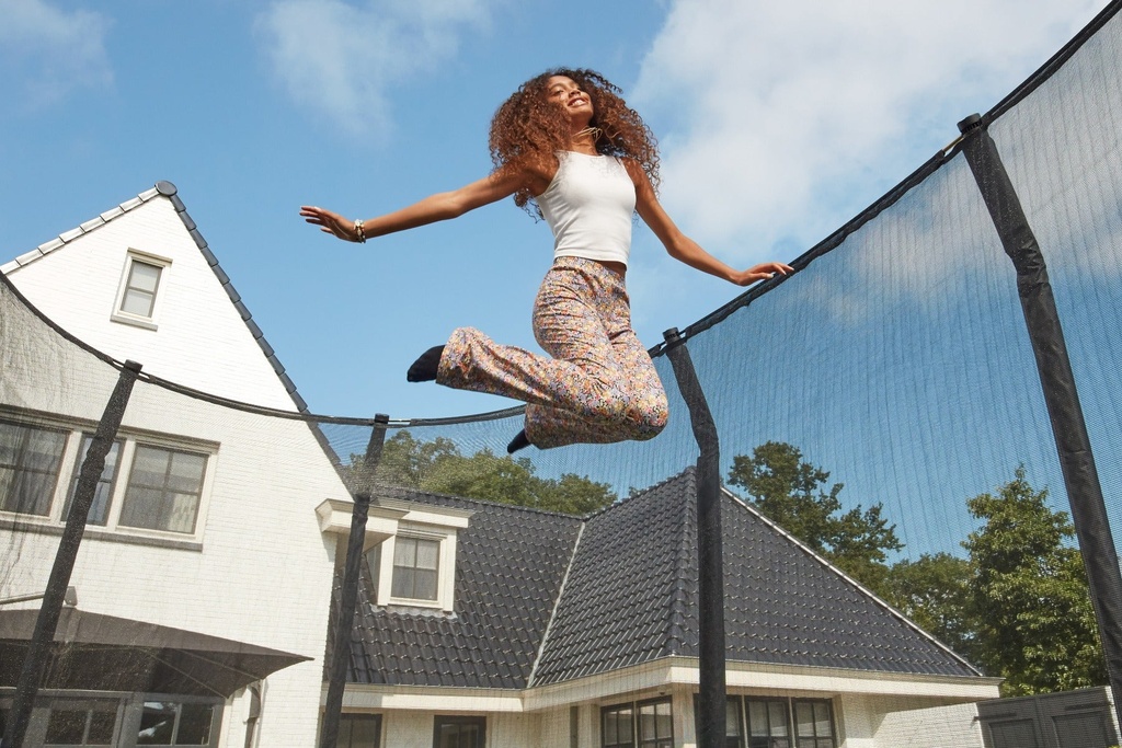 Green - 10ft Salta Green Round First Class Edition Trampoline with Enclosure - Photo 4