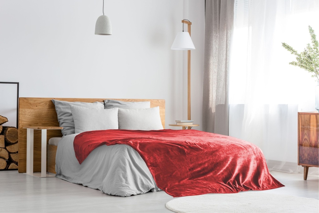 Plush Flannel Fleece Blanket - Super Soft Throw in Red - Image 7
