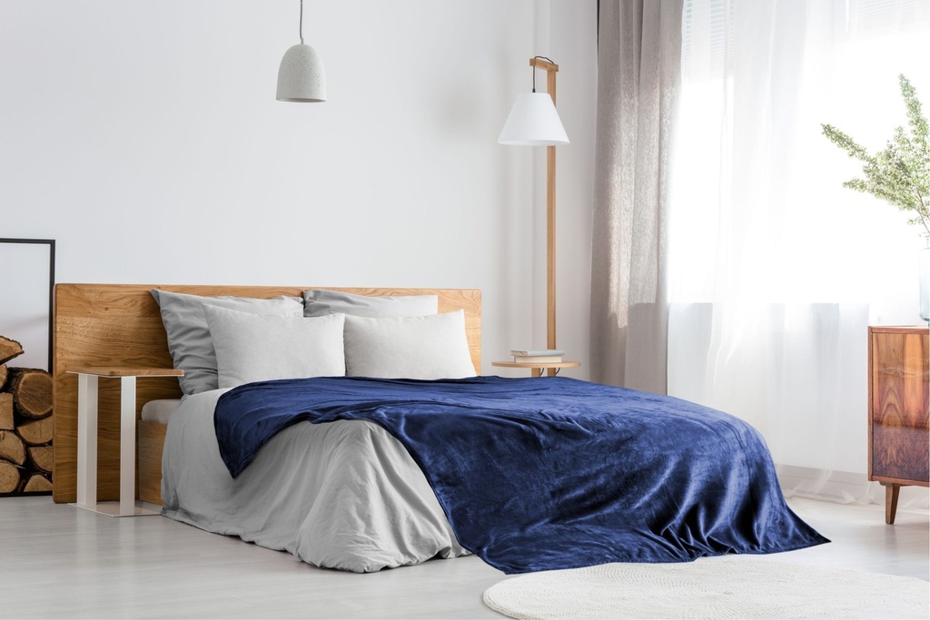 Plush Flannel Fleece Blanket - Super Soft Throw in Navy - Image 7