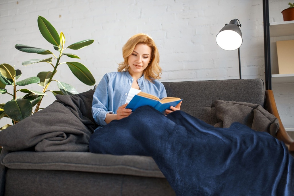 Plush Flannel Fleece Blanket - Super Soft Throw in Navy - Image 8
