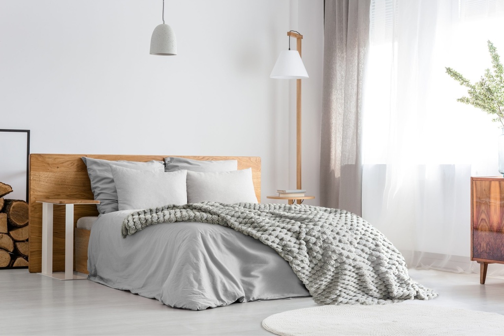 Leah Deluxe Throw in Silver - Image 3
