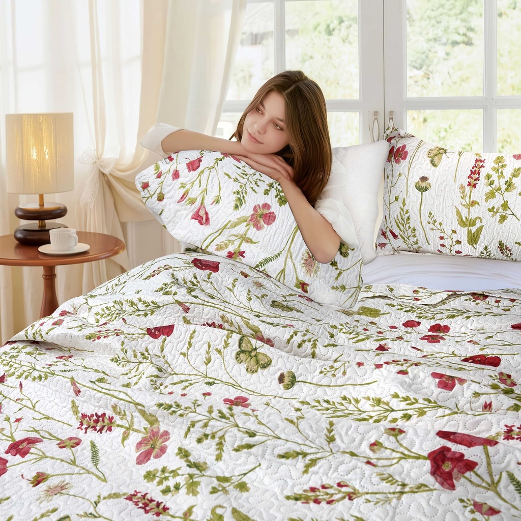 Poppies- Quilted Patchwork Bedspread Set - Image 3