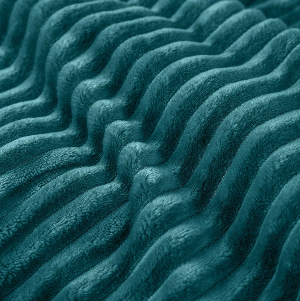 Dahlia - Fleece Throw in Emerald Green - Image 5