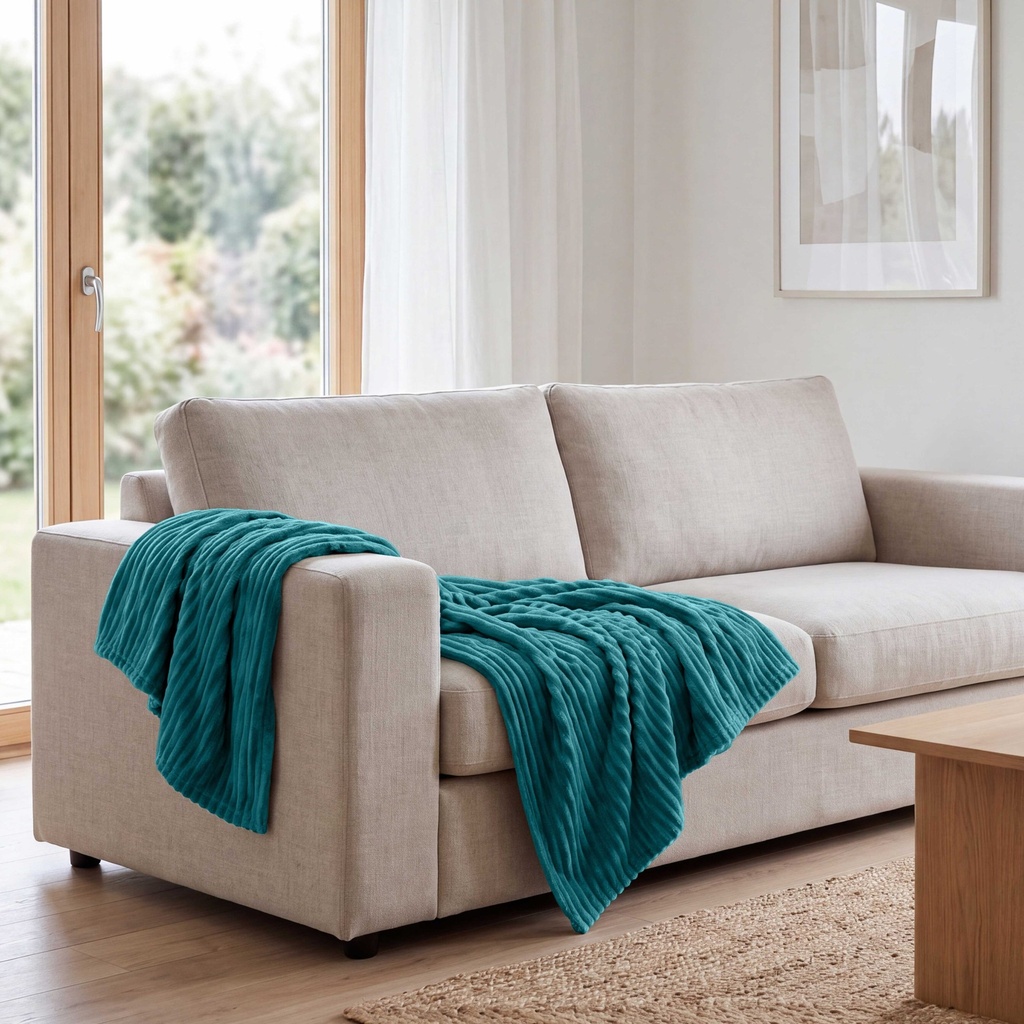 Dahlia - Fleece Throw in Emerald Green - Image 7