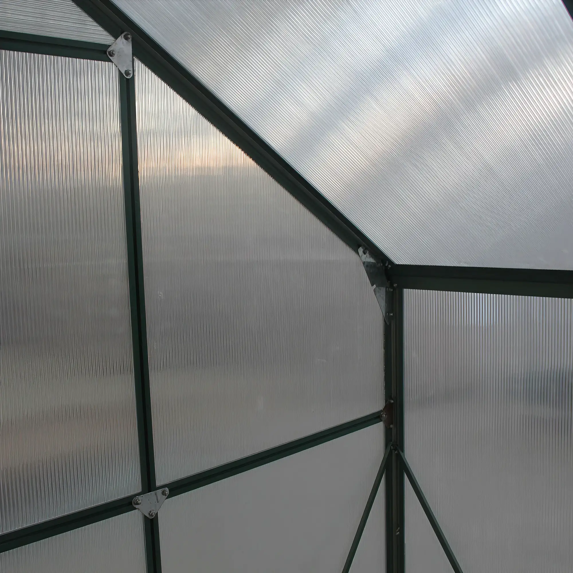 Outsunny 8 x 12ft Polycarbonate Greenhouse, Green - Image 10