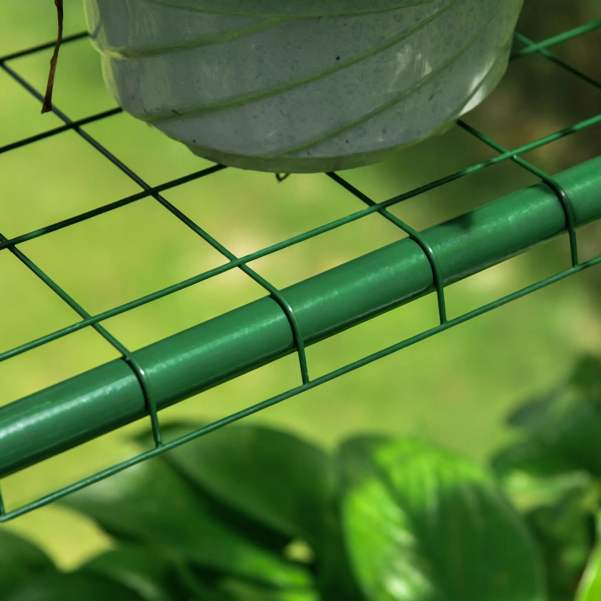 Outsunny 143 x 143cm Walk-in Greenhouse, Green / Clear - Image 9